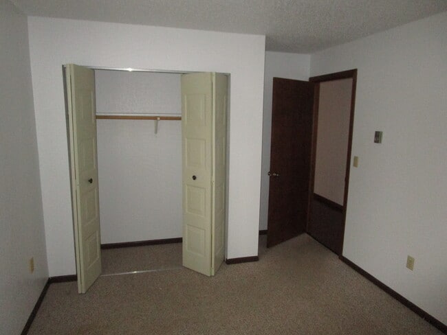 Building Photo - 830 S Moore St