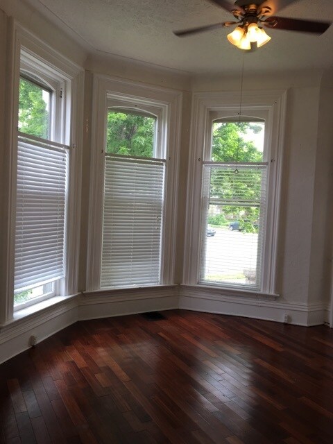 Building Photo - 824 N 10th St