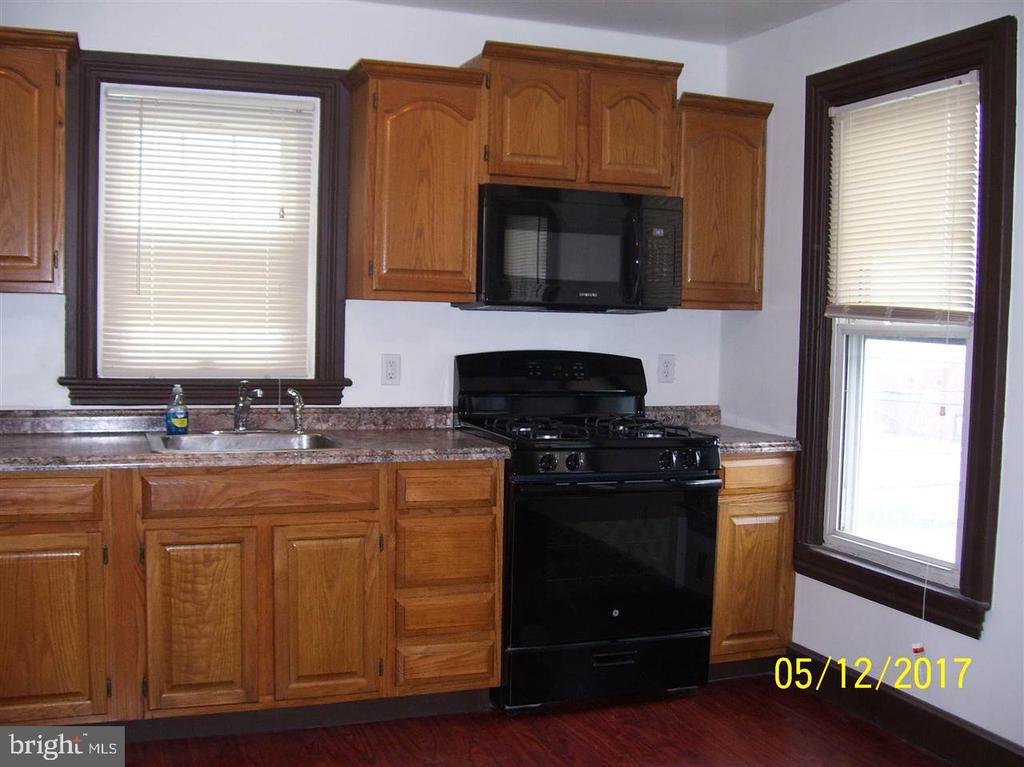 Primary Photo - 221 Ann St