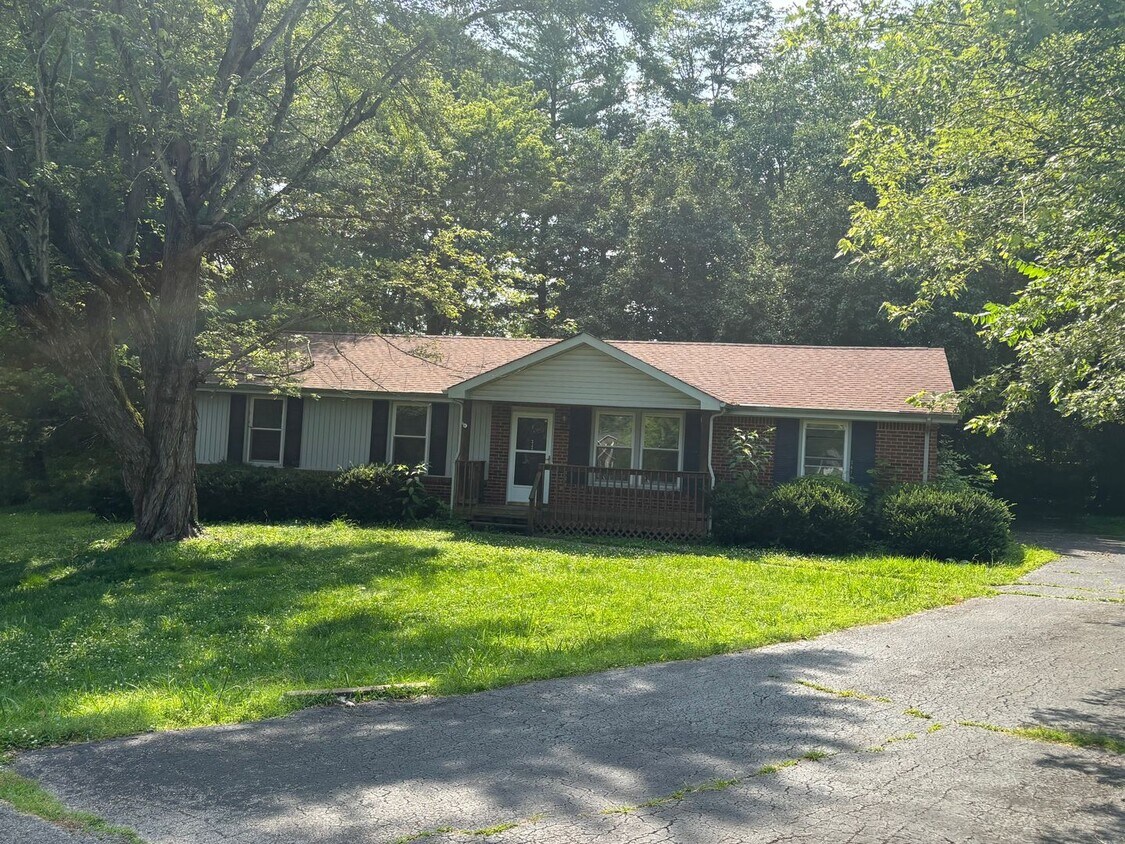 Foto principal - 347 Lake Ct Dr