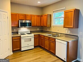Building Photo - 4014 Carisbrook Dr