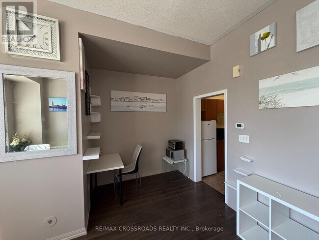 Photo du bâtiment - 2707 Bur Oak Ave