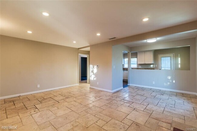 Foto del edificio - 2 br, 2 bath House - 7542 Lindley Ave