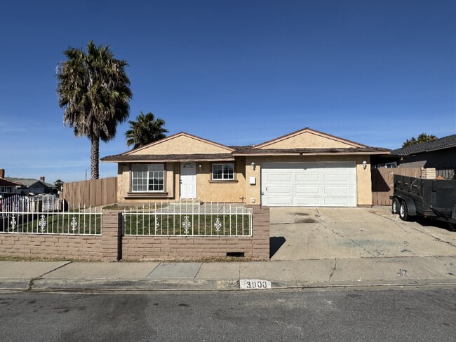 Foto del edificio - 3908 Rene Dr