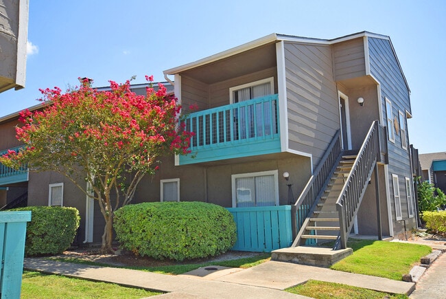 Building Photo - Four Winds Apartment Homes
