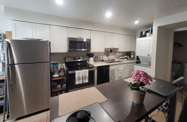 Foto del edificio - 1450 Hillside Dr