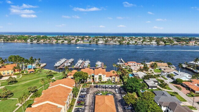 Foto del edificio - 180 Yacht Club Way