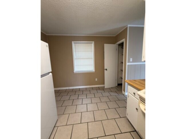 Building Photo - 2605 Talbert St