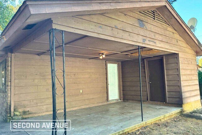 Foto del edificio - 1006 Towering Oaks Dr