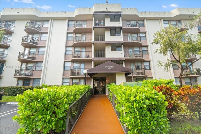Foto del edificio - 2701 Riverside Dr
