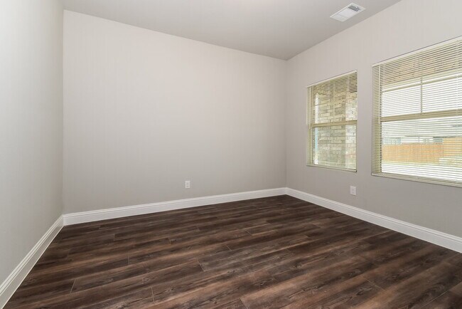 Building Photo - 1220 Green Timber Dr