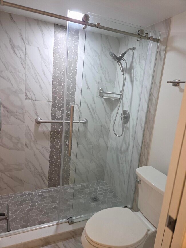 Foto del edificio - 9900 S Ocean Dr