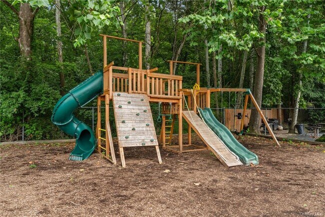 Building Photo - 3009 Barclay Manor