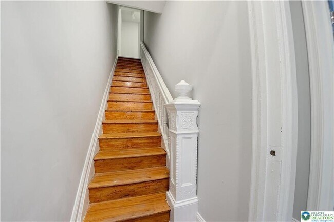 Building Photo - 827 Linden St