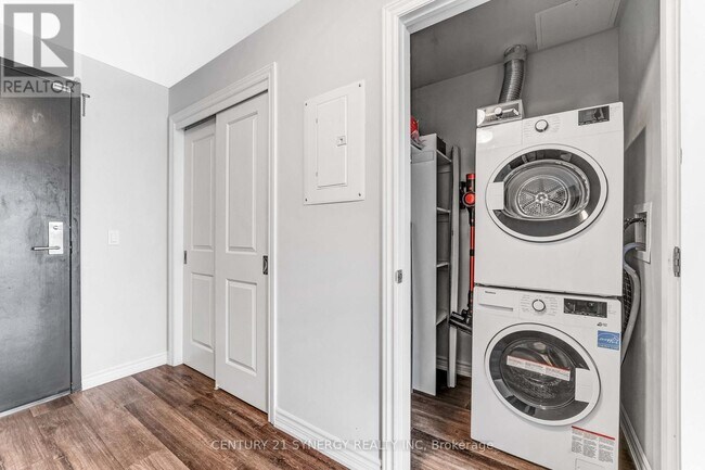 Photo du bâtiment - 1350 Hemlock Rd