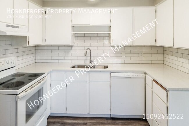 Building Photo - 730 E Bridgeport Ave