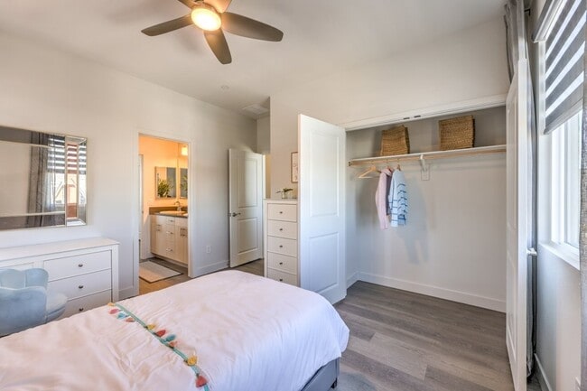 Building Photo - Serenity Townhomes