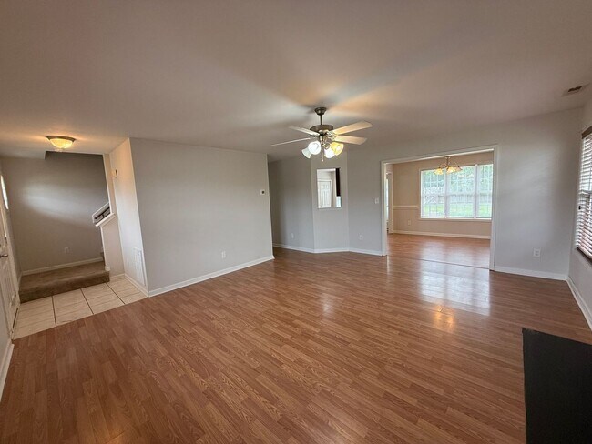 Foto del edificio - Cute 3 Bed 2.5 Bath Home with Bonus Room