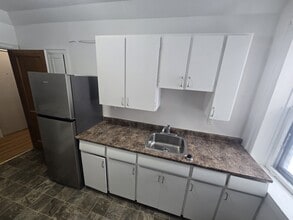 Building Photo - 429 Qu'Appelle Ave
