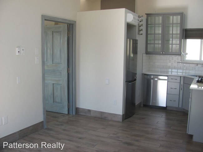 Building Photo - 3185 Panorama Dr