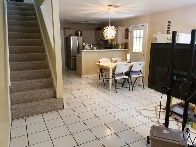 Foto del edificio - 2173 Timberwood Cir S