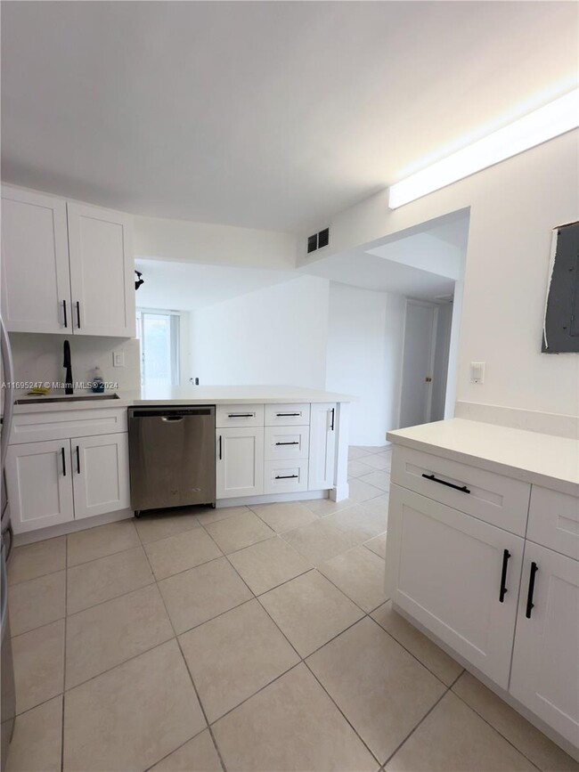 Foto del edificio - 2 bedroom in North Miami Beach FL 33179