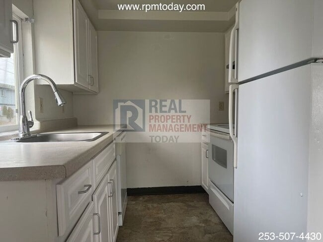 Building Photo - 4024 S Lawrence St