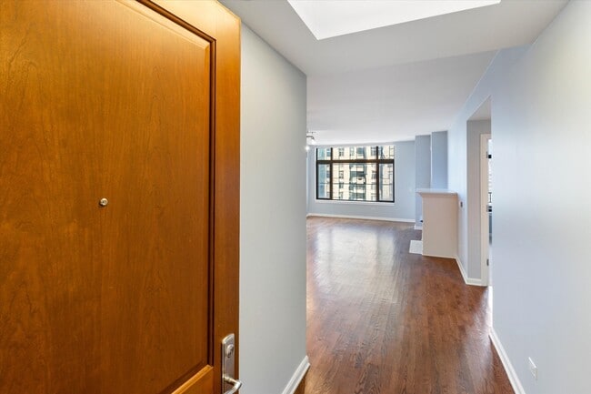Foto del edificio - 530 N Lake Shore Dr