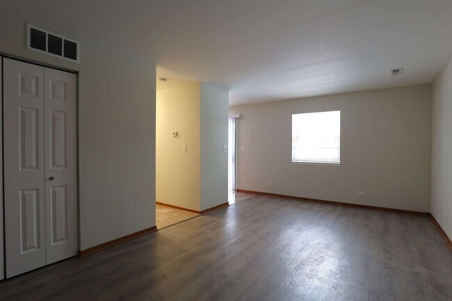 Building Photo - 48 N Victoria Ln
