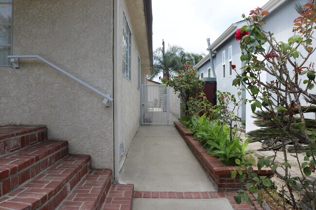 Building Photo - 1229 Elm Ave