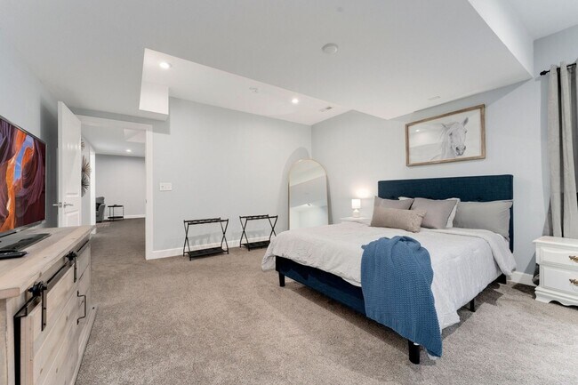 Building Photo - Evolve Real Estate: Evolve Real Estate: Me...