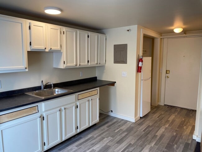 Building Photo - 1 Bedroom Apartment on the Vibrant Winooski Circle Available NOW!