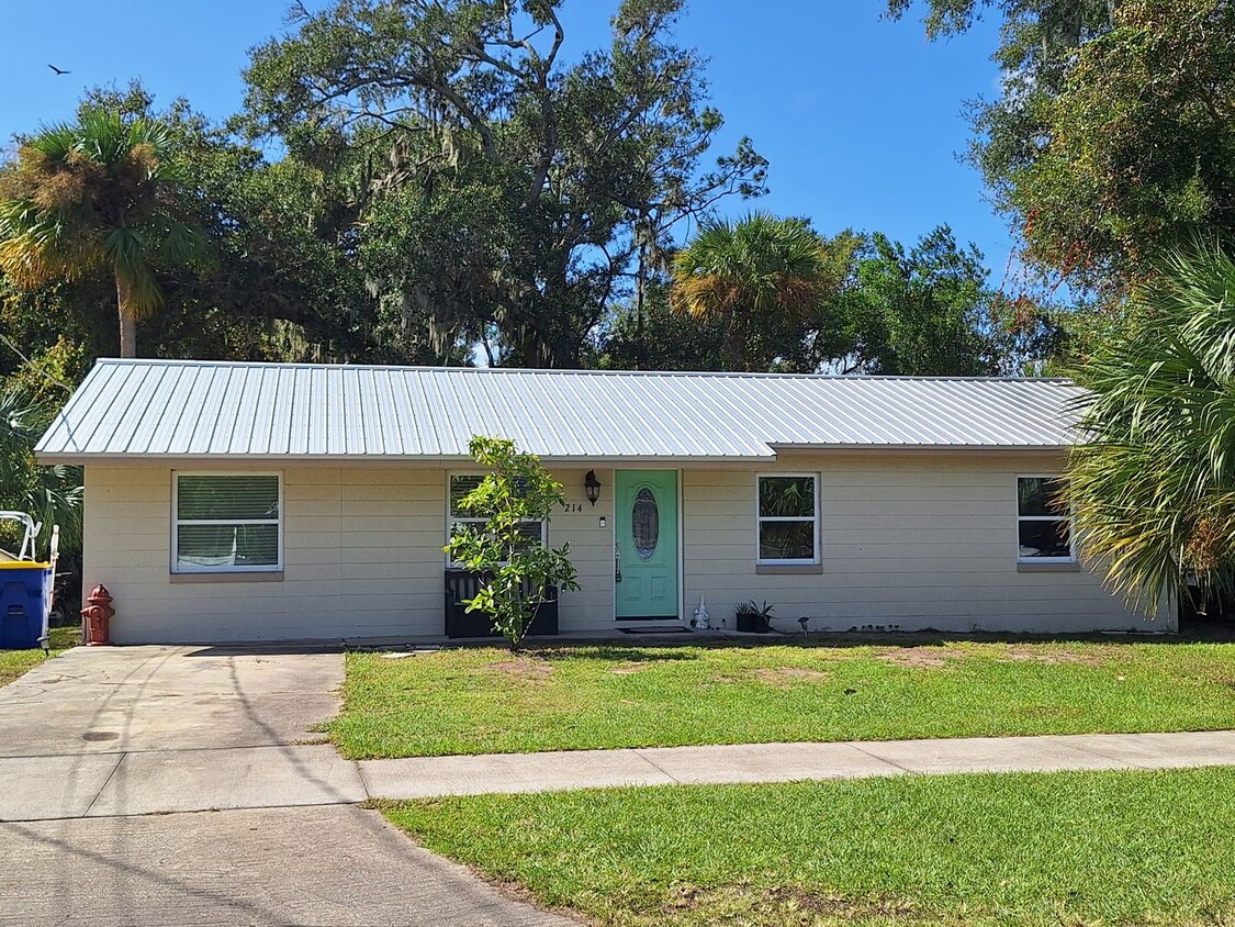 Foto principal - 3BR 2BA EDGEWATER HOME FOR RENT, HALF ACRE...