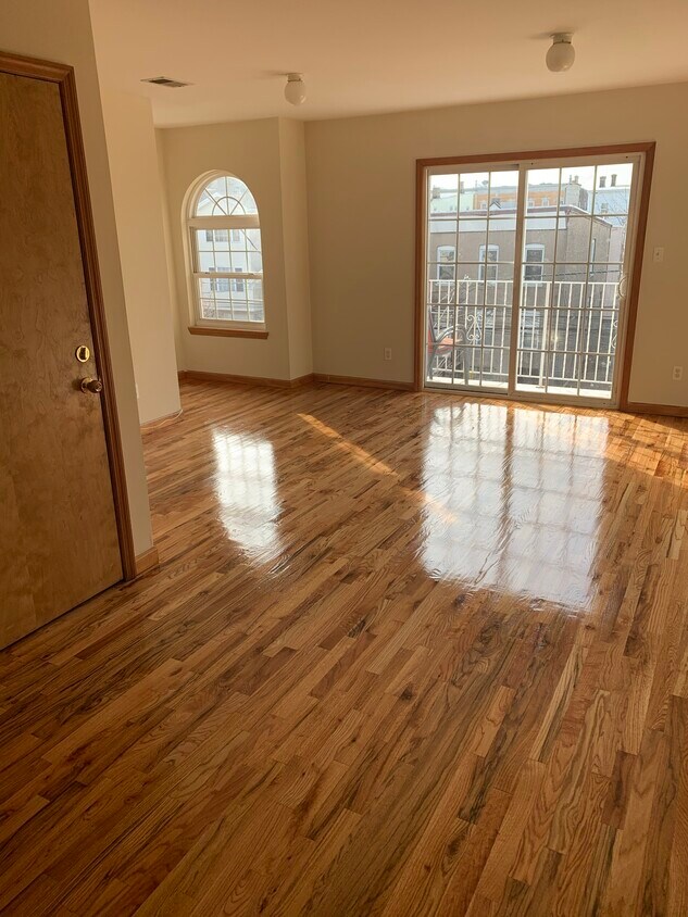 Foto principal - 555 Livingston St