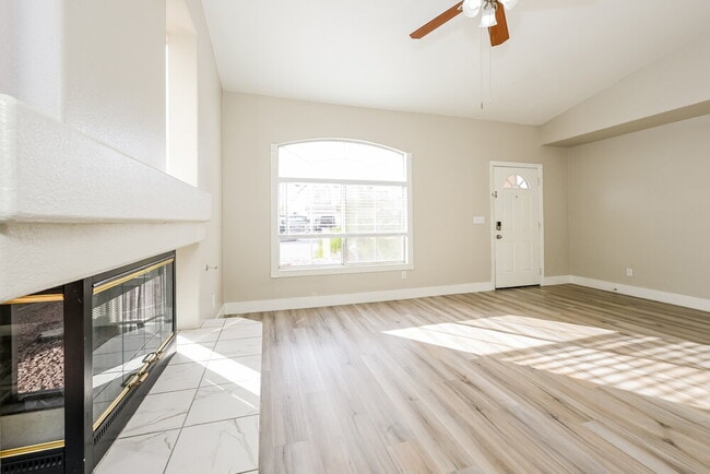 Building Photo - 1480 Silver Falls Ave