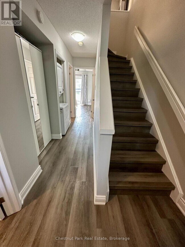 Photo du bâtiment - 832 Suncrest Cir