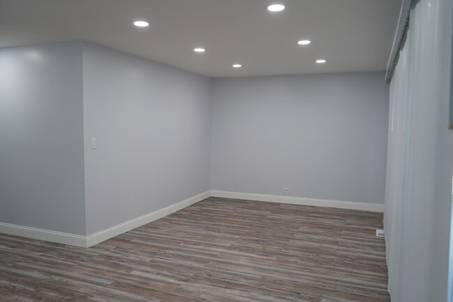 Building Photo - 8660 Frontage Rd
