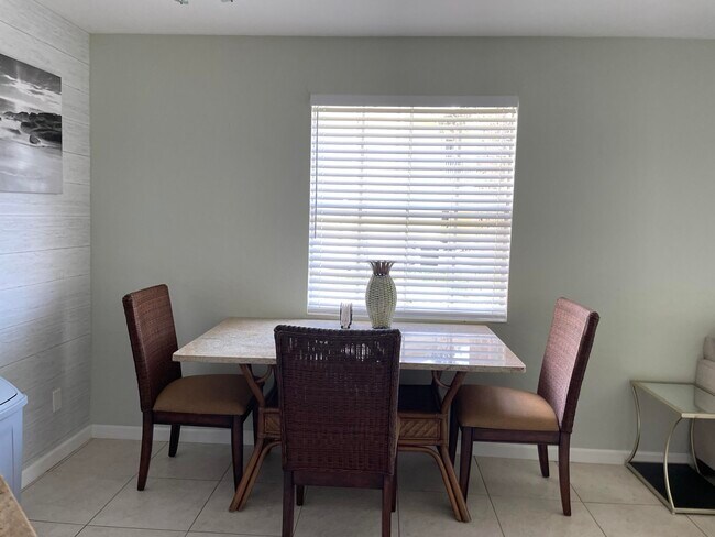 Foto del edificio - 1951 Island Club Dr