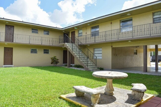 Building Photo - AVAILABLE NOW: For Rent - 1/1 Apartment fo...
