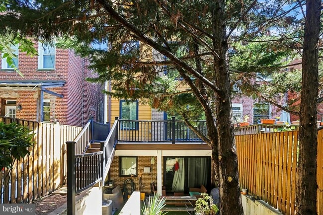 Foto del edificio - 3222 13th St NW