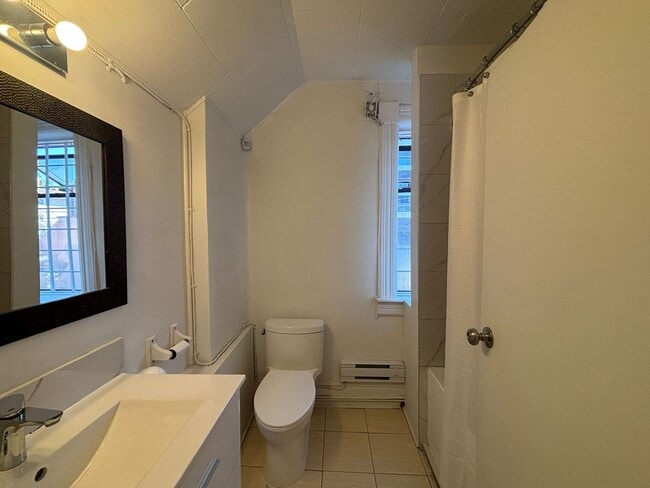 Photo du bâtiment - 1808 4th Av W