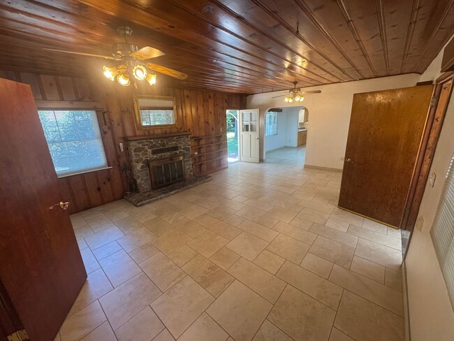 Building Photo - 3 dwelling property located in Rio Linda