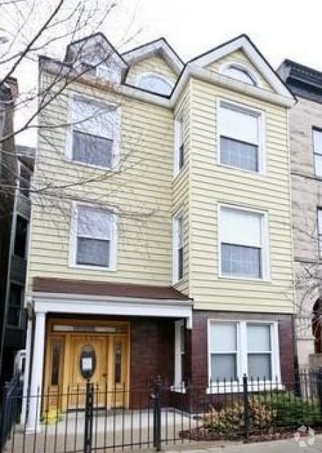 Building Photo - 1038 W Roscoe St