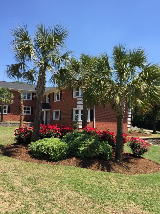 Palm Tree Gardens - Royal Palms Apartments - Grand Re-Opening