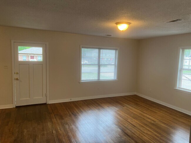 Foto del edificio - 3 Bed 1 Bath Home