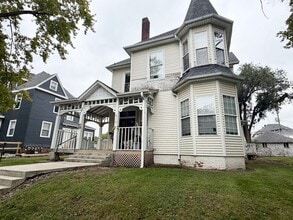 Building Photo - 818 N 10th St