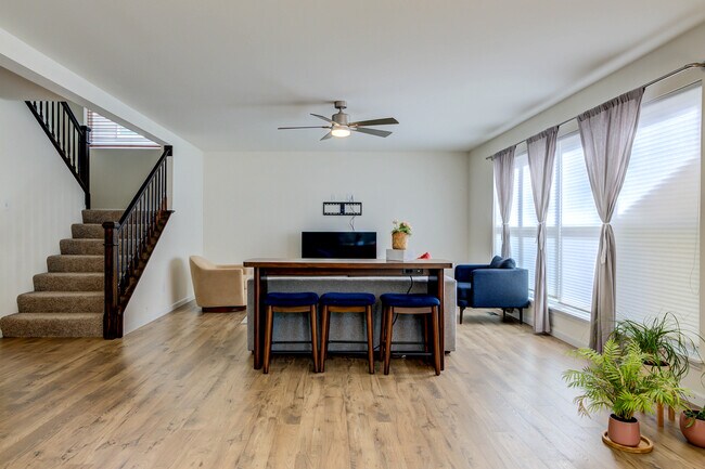 Building Photo - 732 Fox Creek Dr