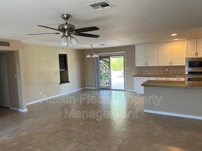 Foto del edificio - 11630 N 30th Pl