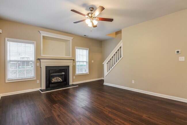 Foto del edificio - 4049 Laurel Glen Dr