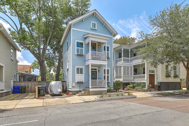 Foto del edificio - RARE Gem -- Downtown CHS Home!